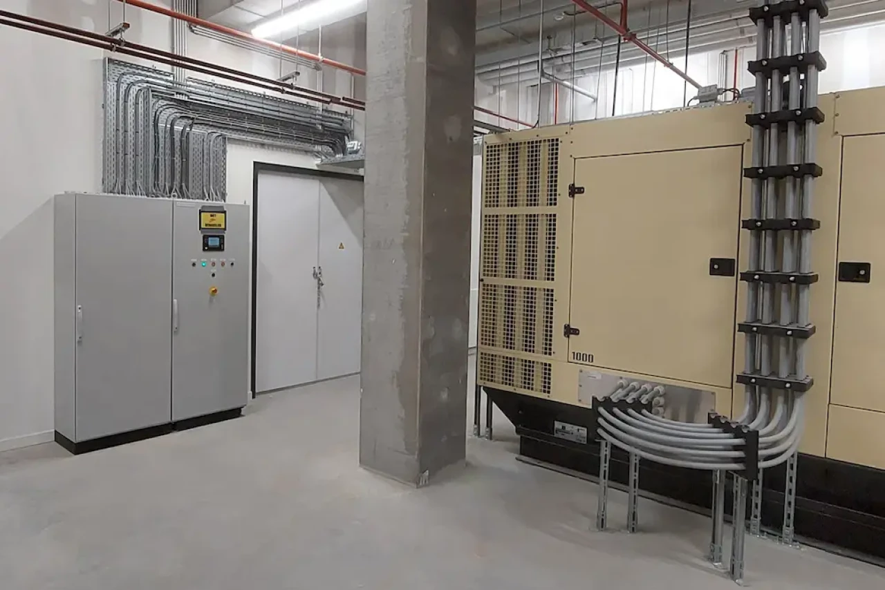 besturingspaneel van noodstroominstallatie