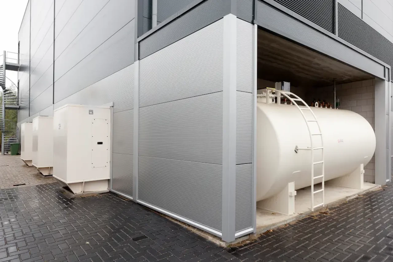 brandstoftankinstallatie voor noodstroom aggregaat