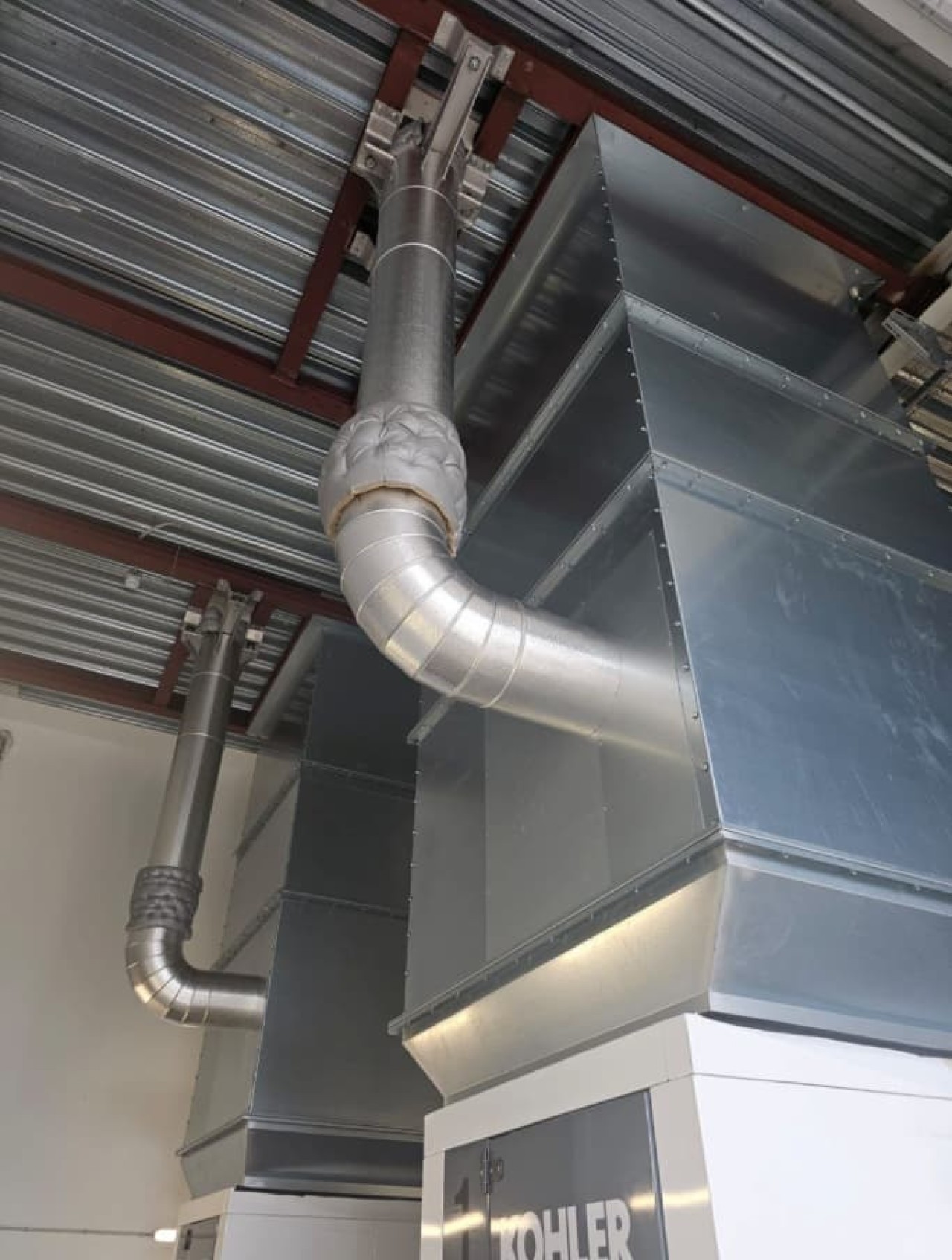 microgrid installatie met Stage V dieselaggregaten en BESS