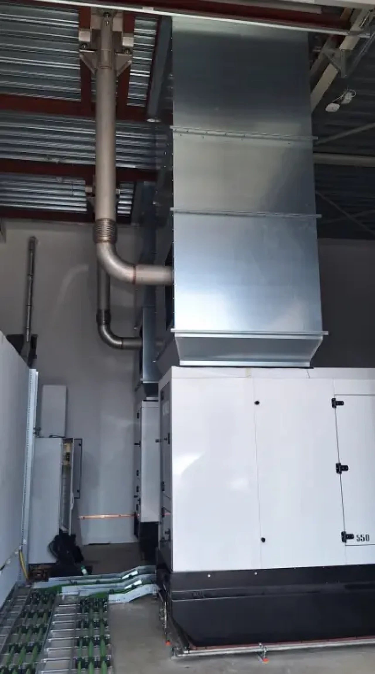 microgrid met Stage V dieselaggregaten en BESS batterijopslag